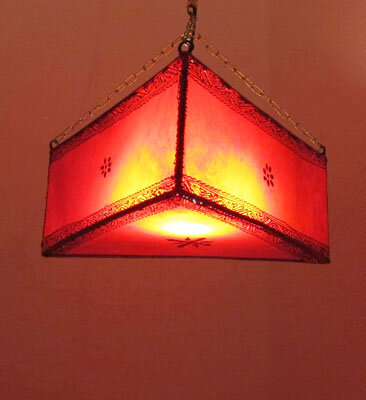 Orientalische Deckenlampe "Parabel" Dreieckig Leder Rot